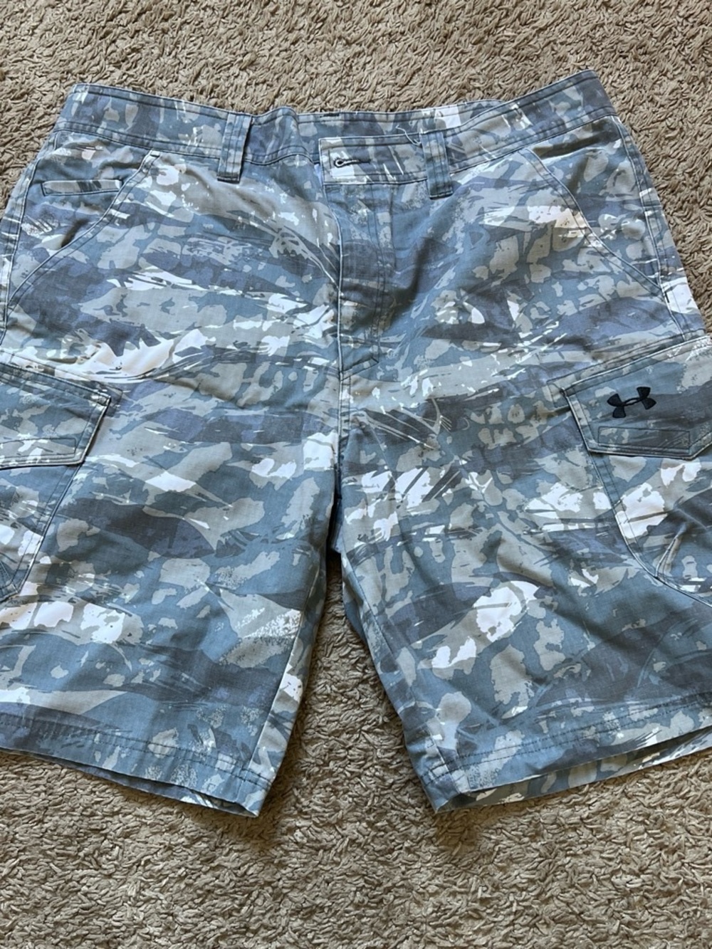 Under Armour Men's Gray and White Camo Cargo Shorts